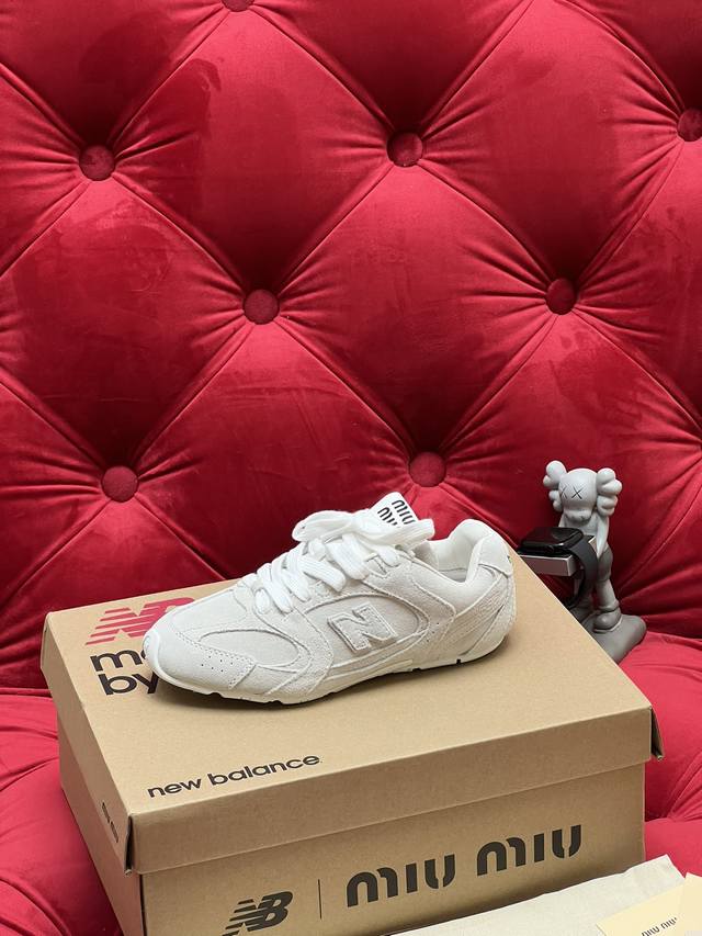 独家实拍 顶级版本 Miumiu X New Balance 联名款nb运动鞋 Miu Miu 缪缪大秀上爆出的这双与new Balance 新百伦联名款运动